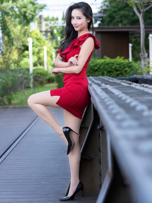 model Annie , photographer Bear Xiong , https://www.facebook.com/photo?fbid=25108897495428801